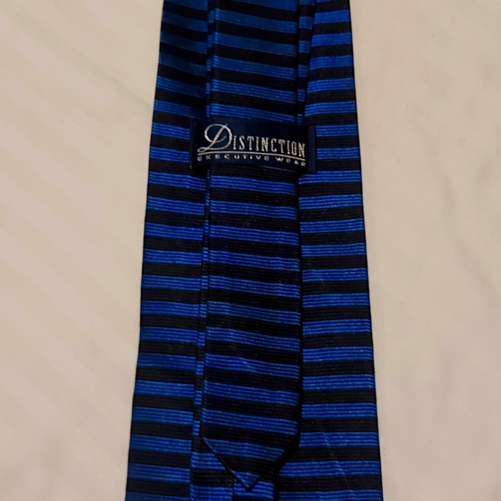 Distinction executive wear necktie